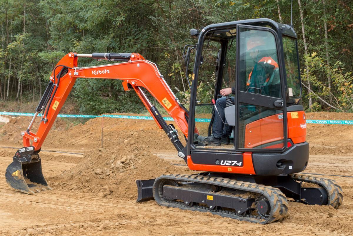kurzheck-bagger-kubota-u27-4-mit-powertilt-hyd-schnellwechsler-miet